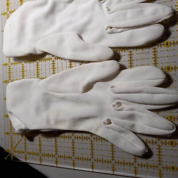 White glove Sm/Med size - Picture 3 of 5